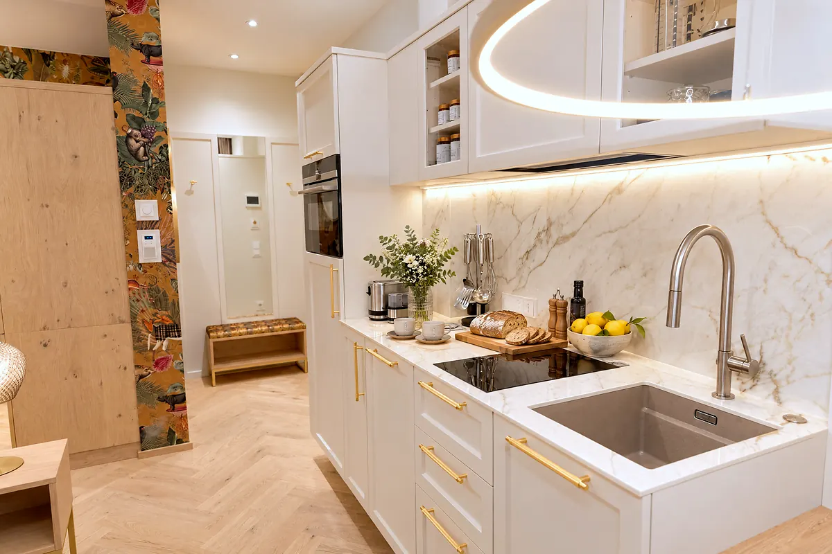 Kitchen, second view, 05 Feuervogel